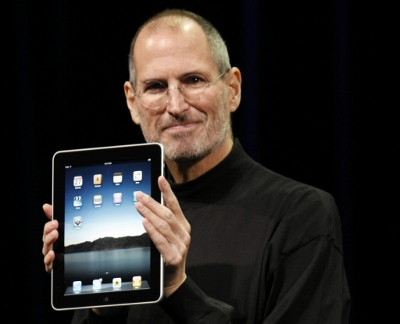 Steve Jobbs with Ipad 1